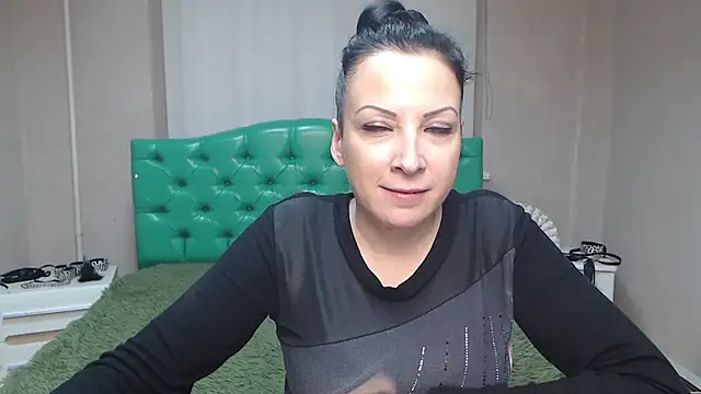 Snapshot of ElizabethSho chatting on December 8, 2024, 3:21 am ElizabethSho online show from December 8, 2024, 3:21 am