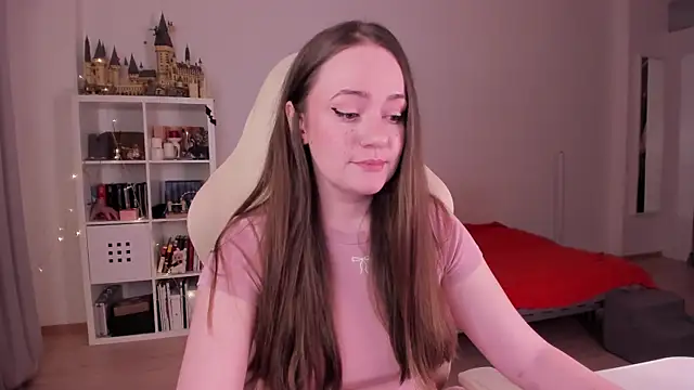 Snapshot of WalkingGirl chatting on September 28, 2025, 7:19 pm WalkingGirl online show from September 28, 2025, 7:19 pm