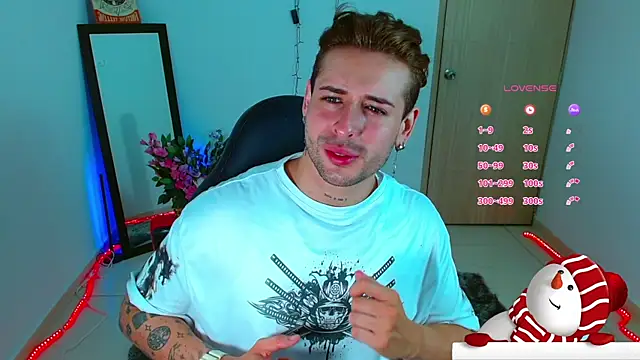 Snapshot of Ares_blue chatting on December 16, 2024, 11:12 am Ares blue online show from December 16, 2024, 11:12 am