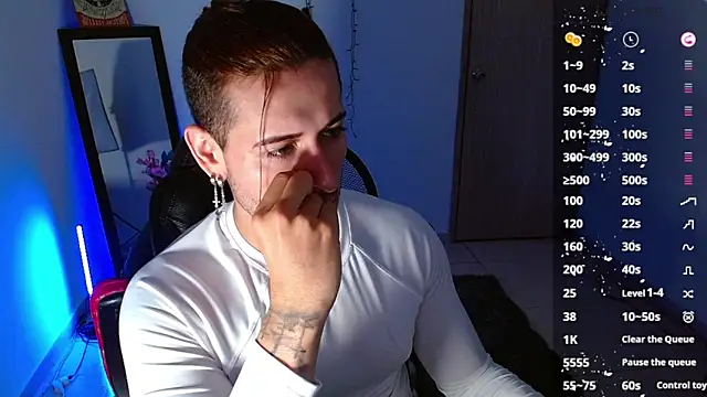 Snapshot of Ares_blue chatting on January 28, 2025, 10:45 am Ares blue online show from January 28, 2025, 10:45 am