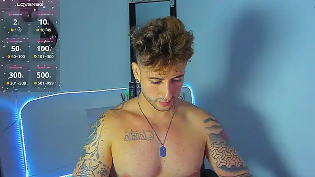 Snapshot of Ares_blue chatting on October 7, 2025, 10:12 am Ares blue online show from October 7, 2025, 10:12 am