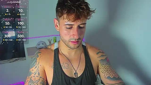 Snapshot of Ares_blue chatting on October 15, 2025, 1:11 pm Ares blue online show from October 15, 2025, 1:11 pm