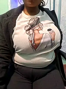 Snapshot of N-Natasha chatting on January 1, 2025, 3:03 pm N-Natasha online show from January 1, 2025, 3:03 pm