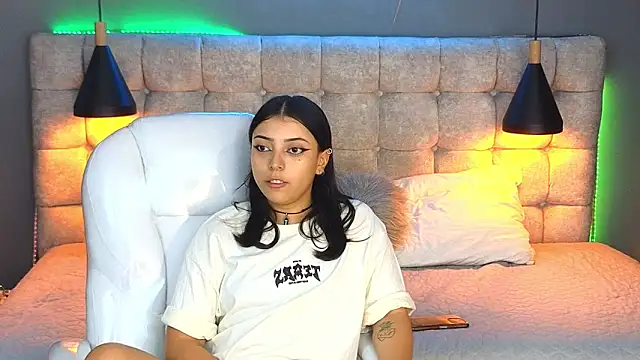 Snapshot of Laia_and_Aloby chatting on January 27, 2025, 7:24 pm Laia and Aloby online show from January 27, 2025, 7:24 pm