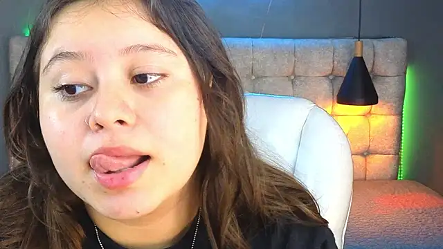 Snapshot of Laia_and_Aloby chatting on January 28, 2025, 7:32 pm Laia and Aloby online show from January 28, 2025, 7:32 pm