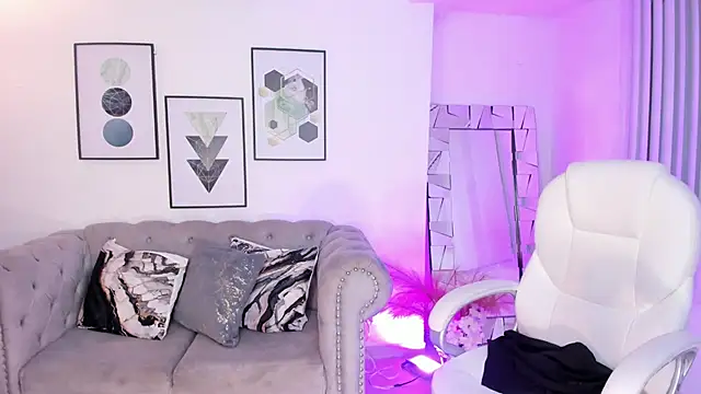 Snapshot of kendaall_jenner_ chatting on January 17, 2025, 7:30 am kendaall jenner  online show from January 17, 2025, 7:30 am