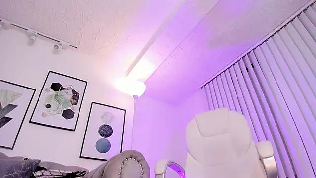Snapshot of kendaall_jenner_ chatting on January 24, 2025, 10:11 am kendaall jenner  online show from January 24, 2025, 10:11 am