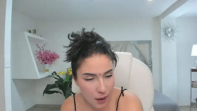 Snapshot of kendaall_jenner_ chatting on February 1, 2025, 7:36 am kendaall jenner  online show from February 1, 2025, 7:36 am