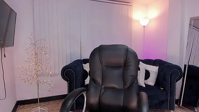 Snapshot of kendaall_jenner_ chatting on February 7, 2025, 10:19 am kendaall jenner  online show from February 7, 2025, 10:19 am
