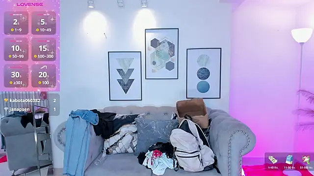 Snapshot of kendaall_jenner_ chatting on March 17, 2025, 8:18 am kendaall jenner  online show from March 17, 2025, 8:18 am