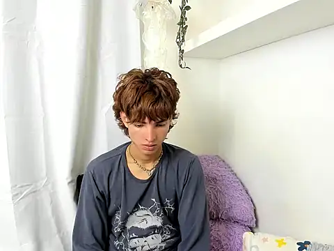 Snapshot of santy-kitty chatting on January 6, 2025, 6:36 am santy-kitty online show from January 6, 2025, 6:36 am