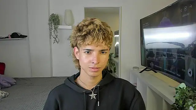 Snapshot of santy-kitty chatting on November 6, 2025, 1:28 am santy-kitty online show from November 6, 2025, 1:28 am