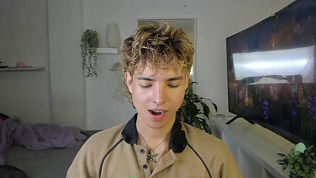 Snapshot of santy-kitty chatting on November 9, 2025, 1:48 am santy-kitty online show from November 9, 2025, 1:48 am