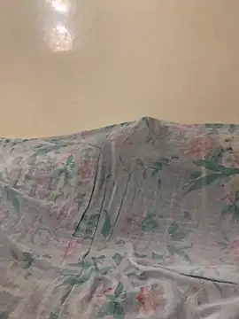 Layla-daloua online show from September 23, 2025, 5:49 pm