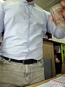 Snapshot of KarlosCarutox chatting on September 10, 2025, 11:10 am KarlosCarutox online show from September 10, 2025, 11:10 am