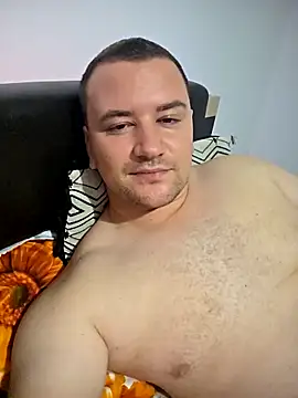 Snapshot of KarlosCarutox chatting on October 7, 2025, 7:44 pm KarlosCarutox online show from October 7, 2025, 7:44 pm