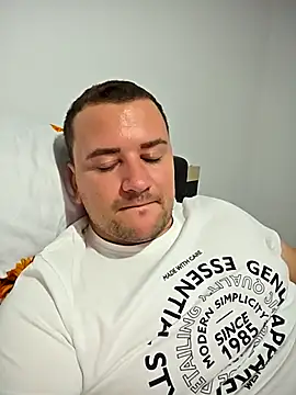 Snapshot of KarlosCarutox chatting on October 11, 2025, 6:06 pm KarlosCarutox online show from October 11, 2025, 6:06 pm