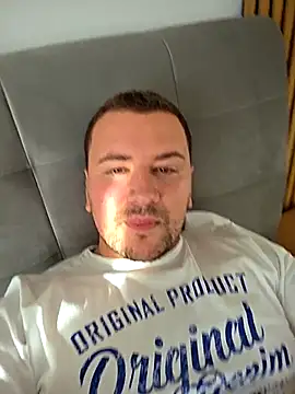 Snapshot of KarlosCarutox chatting on November 15, 2025, 1:07 pm KarlosCarutox online show from November 15, 2025, 1:07 pm