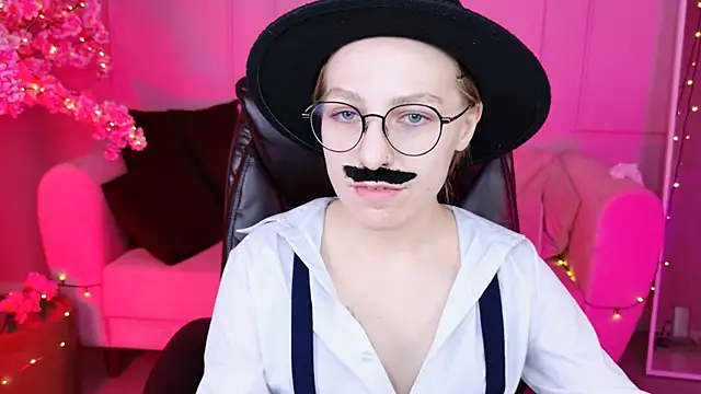 Snapshot of AphexQueen chatting on December 14, 2024, 1:05 pm AphexQueen online show from December 14, 2024, 1:05 pm