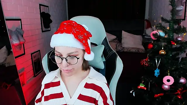 Snapshot of AphexQueen chatting on December 17, 2024, 1:16 pm AphexQueen online show from December 17, 2024, 1:16 pm