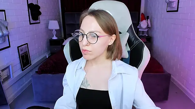 Snapshot of AphexQueen chatting on January 11, 2025, 1:11 pm AphexQueen online show from January 11, 2025, 1:11 pm