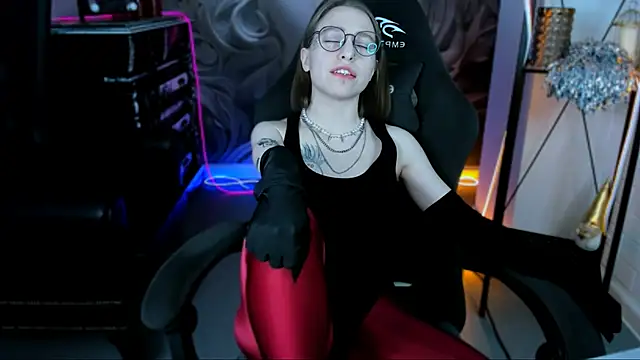 Snapshot of AphexQueen chatting on January 24, 2025, 3:24 pm AphexQueen online show from January 24, 2025, 3:24 pm