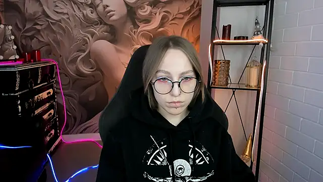 Snapshot of AphexQueen chatting on February 2, 2025, 5:15 pm AphexQueen online show from February 2, 2025, 5:15 pm