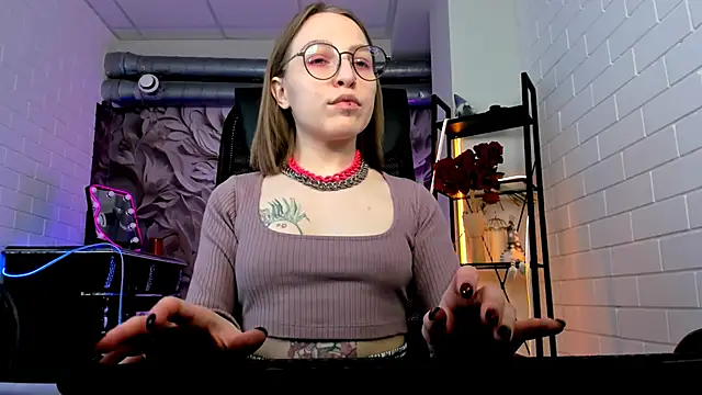 Snapshot of AphexQueen chatting on March 17, 2025, 9:12 am AphexQueen online show from March 17, 2025, 9:12 am