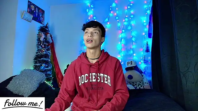 Snapshot of twink_sebas_ chatting on January 1, 2025, 8:02 am twink sebas  online show from January 1, 2025, 8:02 am