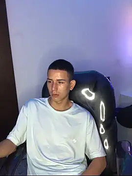 Snapshot of JackSwan18 chatting on November 16, 2025, 2:00 pm JackSwan18 online show from November 16, 2025, 2:00 pm