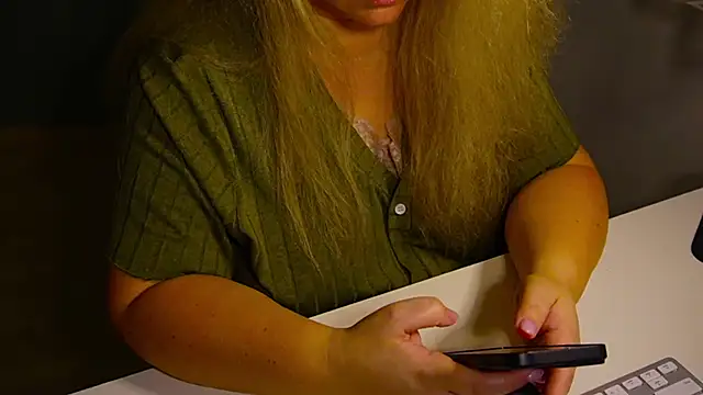 Snapshot of queenpeachi chatting on January 12, 2025, 8:03 pm queenpeachi online show from January 12, 2025, 8:03 pm