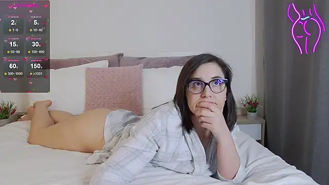 Snapshot of SophieeRain chatting on February 16, 2025, 9:16 pm SophieeRain online show from February 16, 2025, 9:16 pm