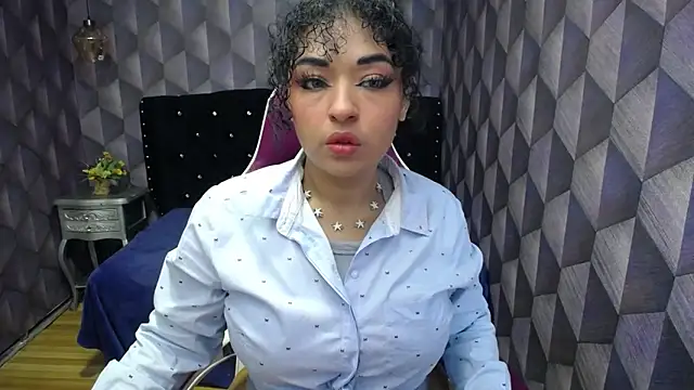 Snapshot of Sofiacowperx chatting on February 5, 2025, 12:49 pm Sofiacowperx online show from February 5, 2025, 12:49 pm