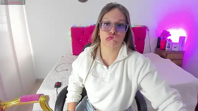 Snapshot of SofiaJoness_ chatting on March 14, 2025, 7:12 pm SofiaJoness online show from March 14, 2025, 7:12 pm