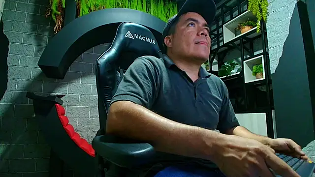 Snapshot of Jhonatan_Morales_S chatting on January 12, 2025, 1:32 am Jhonatan Morales S online show from January 12, 2025, 1:32 am