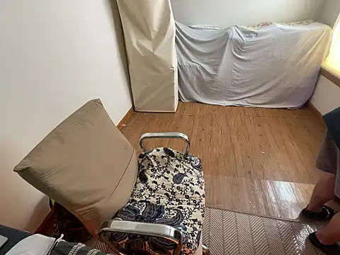 Snapshot of RuffClvb chatting on February 15, 2025, 10:21 pm RuffClvb online show from February 15, 2025, 10:21 pm