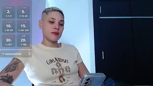 Snapshot of Charlee_pink chatting on December 4, 2024, 2:26 pm Charlee pink online show from December 4, 2024, 2:26 pm