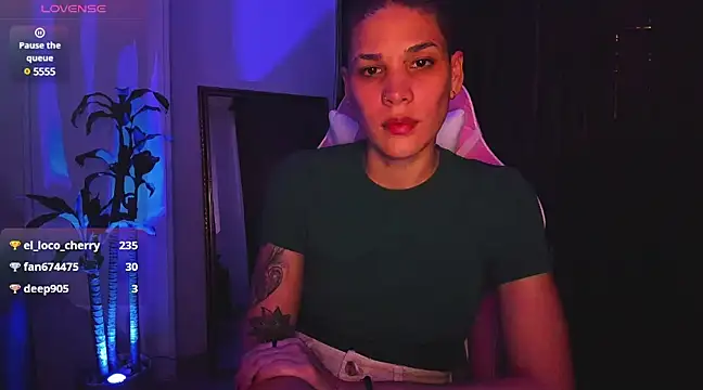 Snapshot of Charlee_pink chatting on December 22, 2024, 11:20 pm Charlee pink online show from December 22, 2024, 11:20 pm