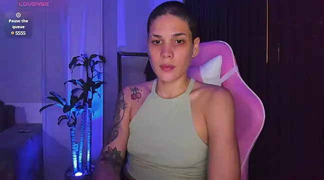 Snapshot of Charlee_pink chatting on January 4, 2025, 12:37 am Charlee pink online show from January 4, 2025, 12:37 am