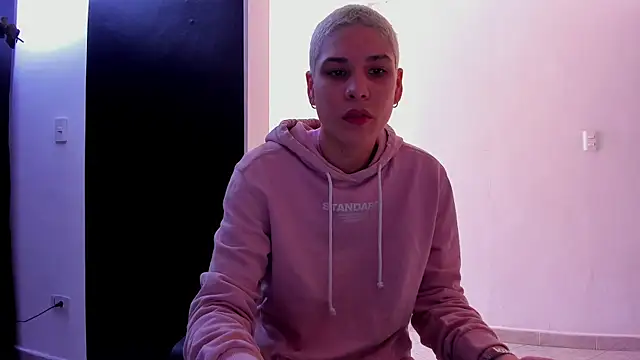 Snapshot of Charlee_pink chatting on September 10, 2025, 1:44 pm Charlee pink online show from September 10, 2025, 1:44 pm