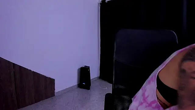 Snapshot of Charlee_pink chatting on September 11, 2025, 2:00 am Charlee pink online show from September 11, 2025, 2:00 am