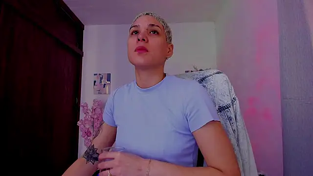 Snapshot of Charlee_pink chatting on September 26, 2025, 1:37 pm Charlee pink online show from September 26, 2025, 1:37 pm