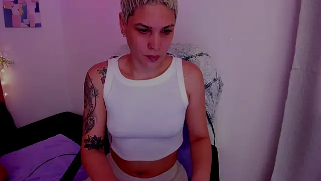 Snapshot of Charlee_pink chatting on October 5, 2025, 5:00 pm Charlee pink online show from October 5, 2025, 5:00 pm
