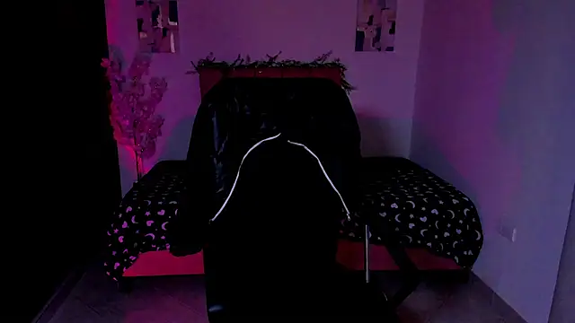 Snapshot of Charlee_pink chatting on October 8, 2025, 12:47 pm Charlee pink online show from October 8, 2025, 12:47 pm