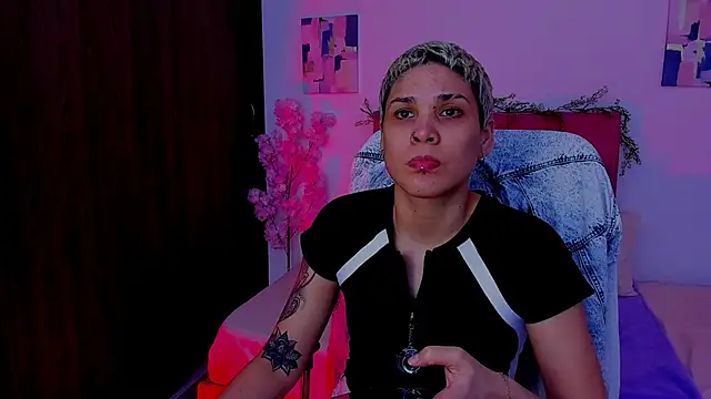 Snapshot of Charlee_pink chatting on October 18, 2025, 11:05 pm Charlee pink online show from October 18, 2025, 11:05 pm