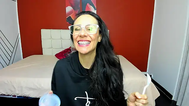 Snapshot of Abrillee1 chatting on December 28, 2024, 7:33 pm Abrillee1 online show from December 28, 2024, 7:33 pm