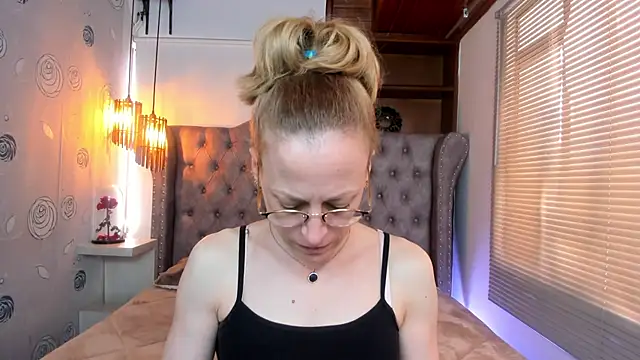 Snapshot of SammySanders chatting on February 6, 2025, 4:36 pm SammySanders online show from February 6, 2025, 4:36 pm