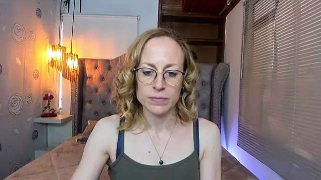 Snapshot of SammySanders chatting on February 13, 2025, 10:11 pm SammySanders online show from February 13, 2025, 10:11 pm