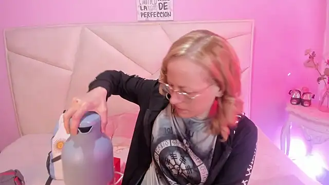 Snapshot of SammySanders chatting on September 22, 2025, 1:13 pm SammySanders online show from September 22, 2025, 1:13 pm