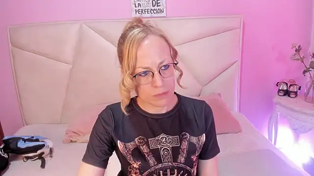 Snapshot of SammySanders chatting on September 24, 2025, 4:21 pm SammySanders online show from September 24, 2025, 4:21 pm